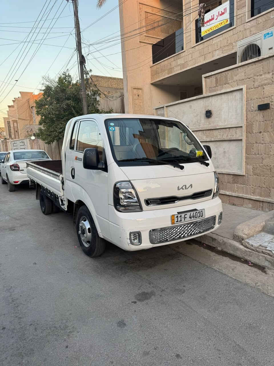 السلام عليكم اخوان للبيع كيه فحل مديل25 ماشيه 16 السياره  قابل للزياده جديده بمعنى الكلمه على وضع الشركةرقمهه انكليزي جديد باسمي تحول مباشرعنوان المشتل الامين الثانيه حي الرئاسه مال المعلمين الاستفسار الاتصال /*********** اكو ملاحضه رصعه زغيره بالباب مال البدي
