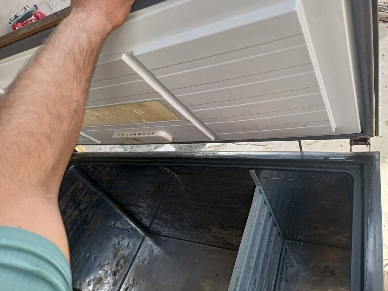 مجمده قديمة شغالة تبرد خفيف تحتاج بس غاز ***********
