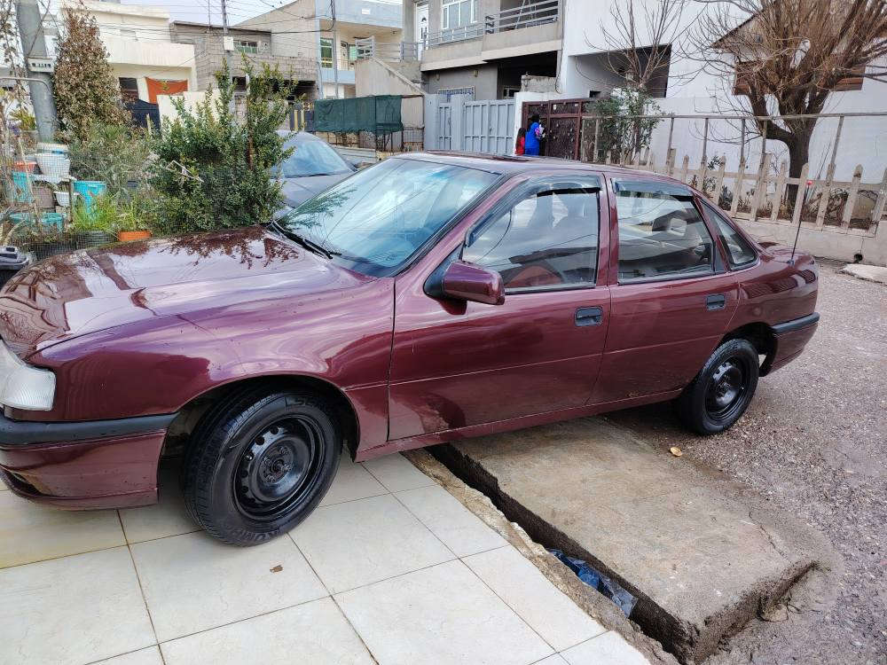 ئۆپڵ مۆدێل1991 مەکینە 18 بێ سەرفو بووخار عام کراوە بۆ جوانی لێدراو نیو دۆسەی بڕاوەتەوە دۆسەش بەعەیب ناچێ سەیارەکە نمونەیە بۆ جوانی سەنەوی 2020 بەسەر چوە و سەقف سلایتە و وەرەقەو نیوێ غەرامەشی لەسەرە لەدووای مەعەمەلە بۆت ئەگەڕێتەوە سەیارەکە لەهەولێرە سعری 40 وەرەقەو مەعمەلەیەکی برایانە 
***********
واتساب *********** أربيل, العراق
