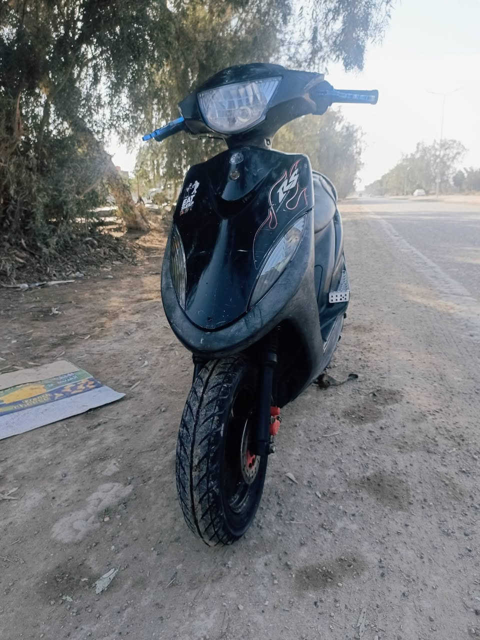 السلام عليكم 
دراجة ماكس عدلة بلادي كلشي شغال بيها سلف هندر كهربائيات كلشي ما نقصها مكاني بل حصوة 
السعر 550 وبيها مجال بسيط رقمي ***********
