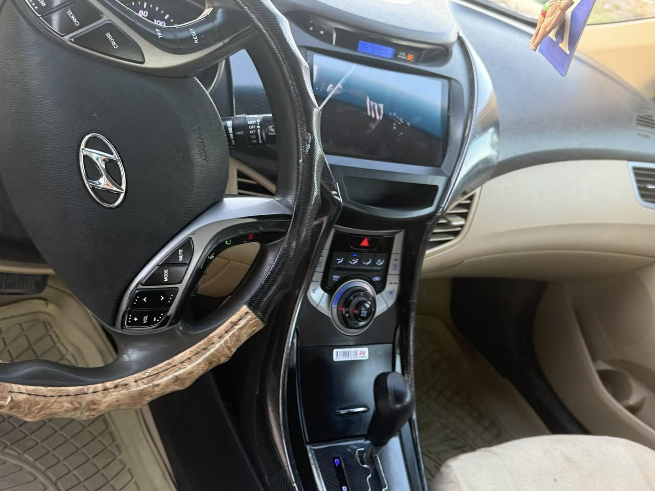 النترا موديل 2013 كامله مابيها اي نقص الصبغ كما موضح بالسونار ضررها جامرلغ امامي اليسرى بدون دواخل السياره ليبل واحد تدفئه تبريد محرك كير جديد رقم وهزه جديده السنويه ل30 السياره بأسمي السياره مال بيت السعر 95 وبيها مجال مكان السياره ديالى كنعان نهر إبراهيم الرقم ***********
