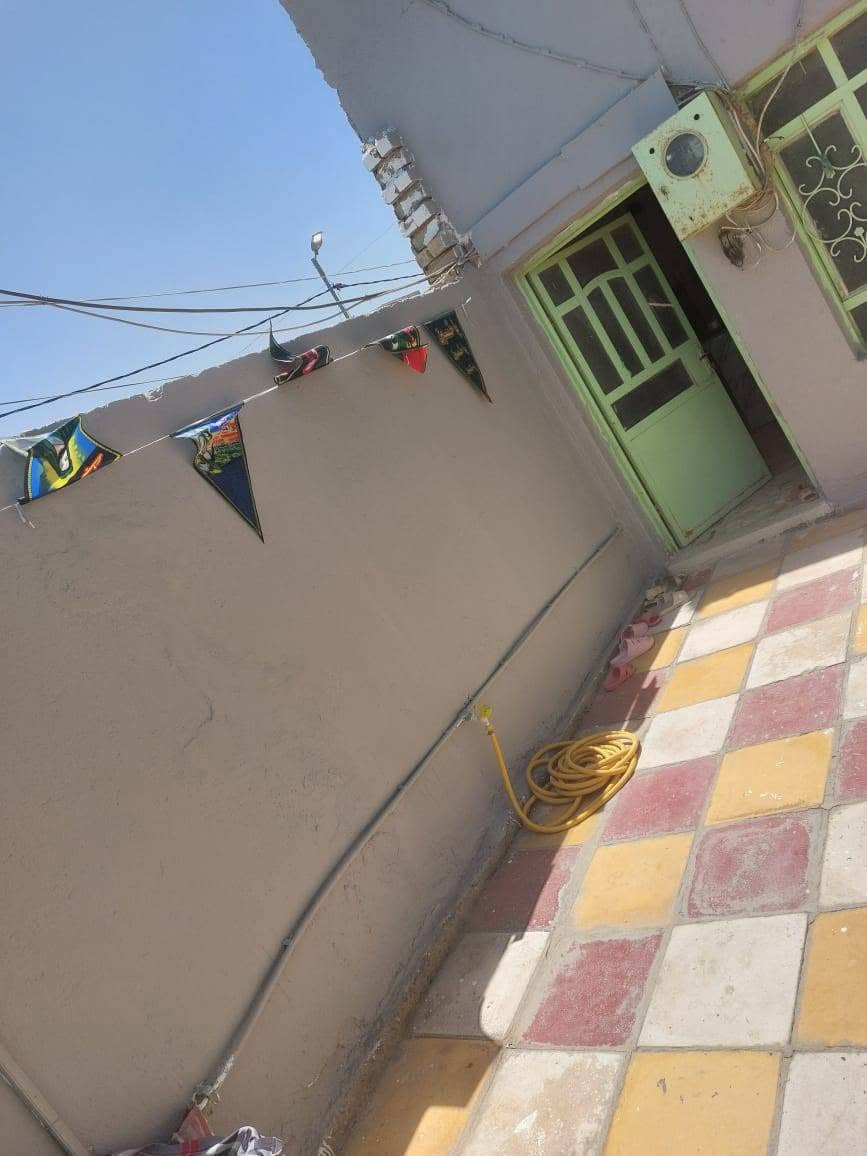 دارالبيع طابو صرف مساحه ١٢٠ متر واجها ٨ م
 ونزال ١٥ متر بناء جديد يحتوي على غرفة نوم +صاله + براني +غرفة فوق السطح 
مطبخ سيراميك حمامات دخليه سيراميك درجه اولى وحمامات خارجيه ساحة مدخل لبيت ٥ أمتار أرضيه كاشي مرمري الدار ركن على 3 شوارع الحي الجمهوري الشارع العريض شارع حسينية حي الجمهور مقابل بيت 🏠 أبوعلاء جميل طارش ٠٠أبومكتب عقارالتميمي
للاستفسار والاتصال *********** واتساب
