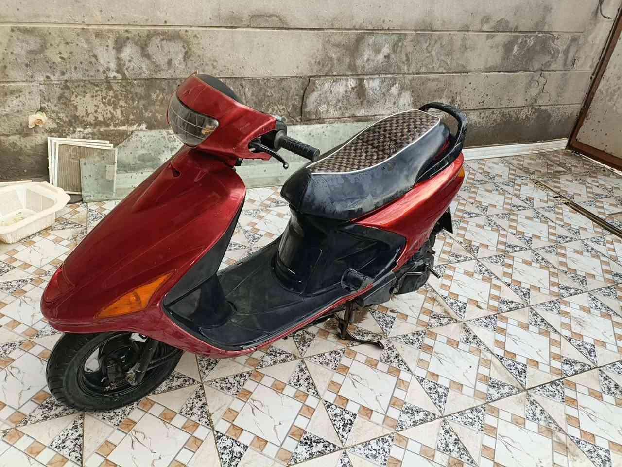 السلام عليكم
دراجه فراشه للبيع
محرك مامفتوح 
شلعه + ناعمه
كهربائيات كله شغاله 
سلف وهندر 
الاتصال ***********
ااو خاص 
مكاني ديوانيه مركز
