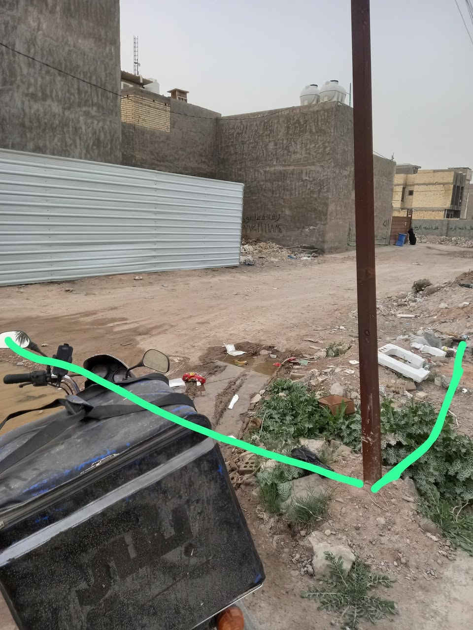 السلام عليكم 
قطعة ارض ركن ٦٠ متر واجهة ٦ نزال ١٠ 
مناصفة اخوان 
سعرها ٤٣ مجالها جدا بسيط 
عنوانها صالح مصطفى مثل ما موضح بل خريطه تقريبا وره ابو نور المقاول 
صاحب الأرض موجود هو يكاتبك بنفسه بدون مشاكل بدون اي شي 
ما ابيع قسط ***********
