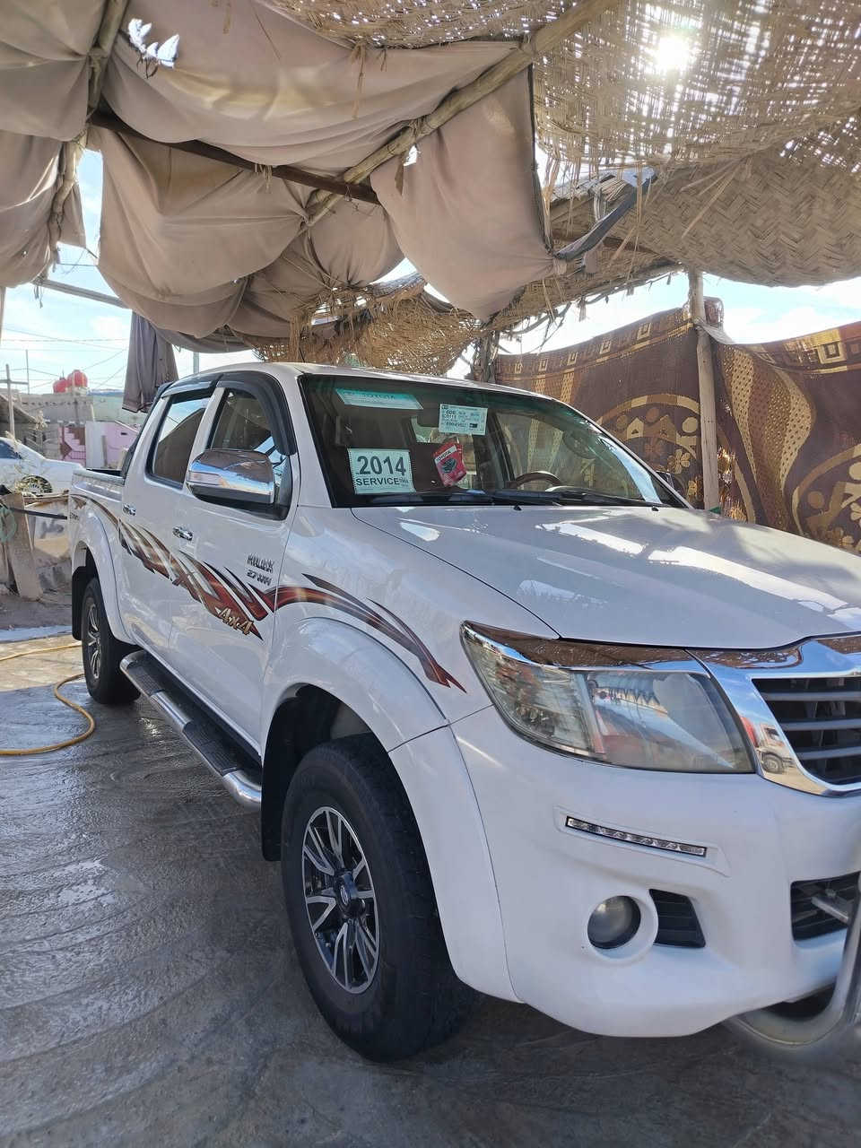 السلام عليكم تويوتا هايلوكس للبيع موديل 2014 كفاله عامه ماشيه 141 السياره رقم الهاتف ***********
