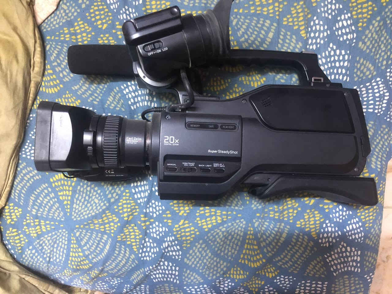 كامرني سوني HD1000
رام وكاسيت
نظافه95% واكثر
السعر250وبيها مجال
***********
