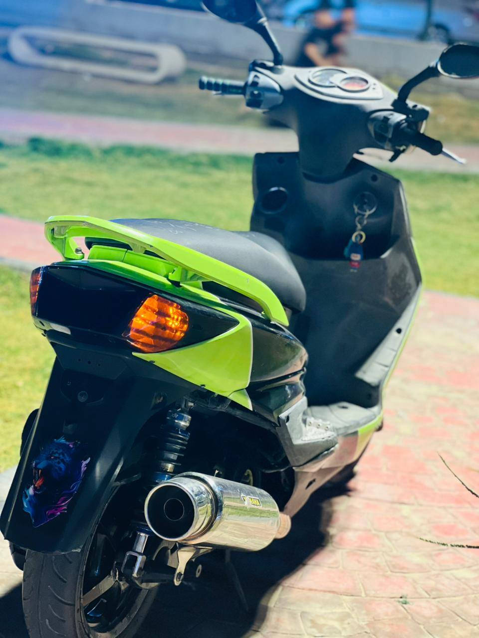 سلام عليكم 🫡
الحلال للبيع 💀
سكنس فحل كابريتر✅دراجه خير من الله كدامكم النضافه ✅
كهربائيات كلها شغاله ✅
بيها تزويد ✅👻
يدات كوسو الاصليه ✅
كفراتها بلاد مختمه كله ✅
صالنصه رياضي ✅
بوشه 58ونص✅🔥
دبلات رياضي جدد✅
تايرات زوج جدد جلاتين ✅
وياله جدد سود✅
بك لايت مضلل🔥🏴‍☠️
منضومه زنون كامله  ثلجي واصفر ✅
كهربائيات كلها شغاله 👍🏻✅
اوراق كامله منفيس مكاتبه كلها موجوده✅
السعر 550وبيها مجال للشراي ✅وبيها بعد تزويد بيها شلعه تشك الكاع دراجه مال جناي ❤
مكاني الدوره ابو جير 🔥***********يوجد وتساب
