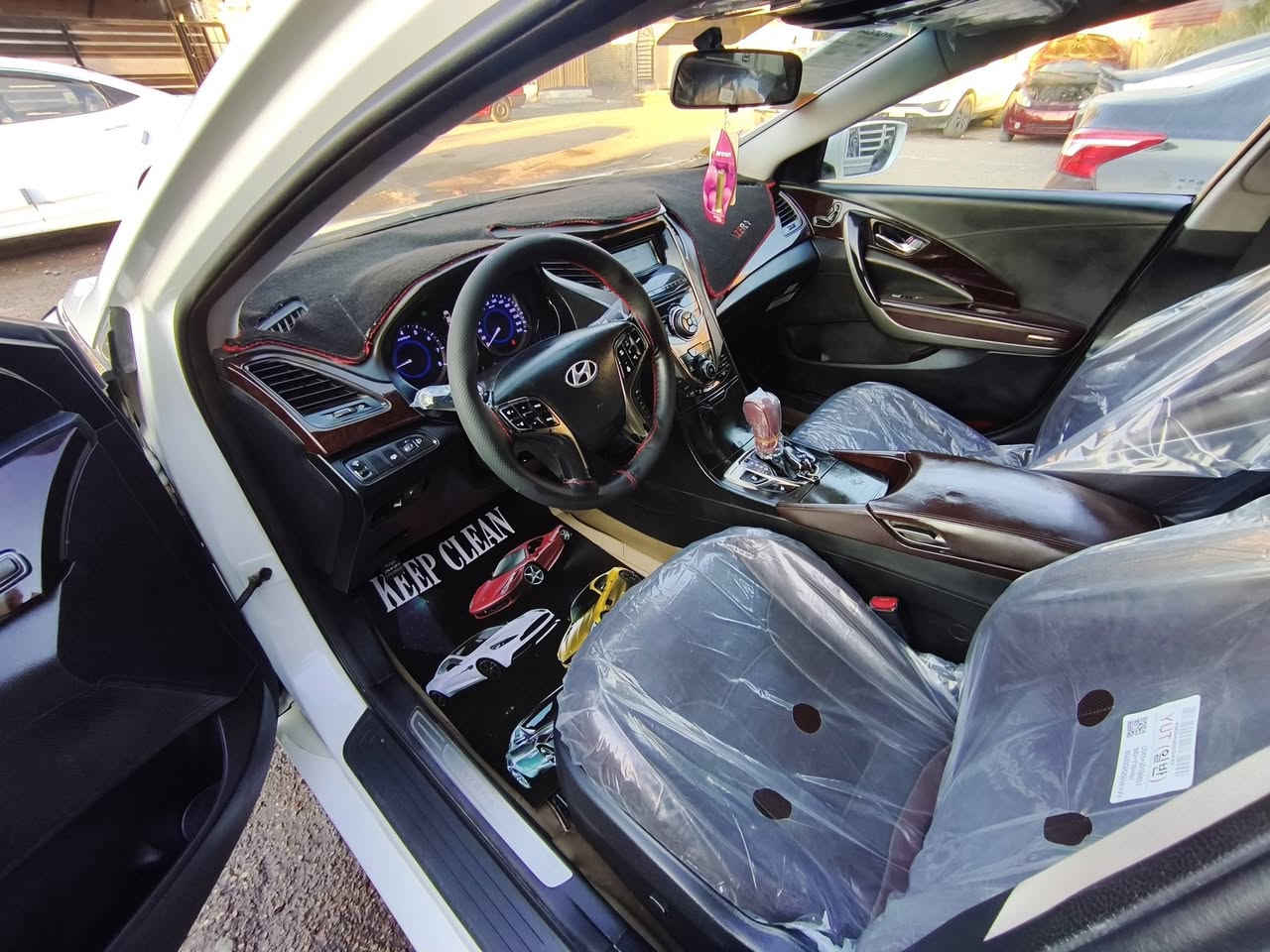 ازيرا موديل 2014
فوووول سيارة 
مكينة 2400
سنوية جديدة 

بلاش .... بلاش ....... 115 ورقة 
***********
بغداد ... حي الجهاد
