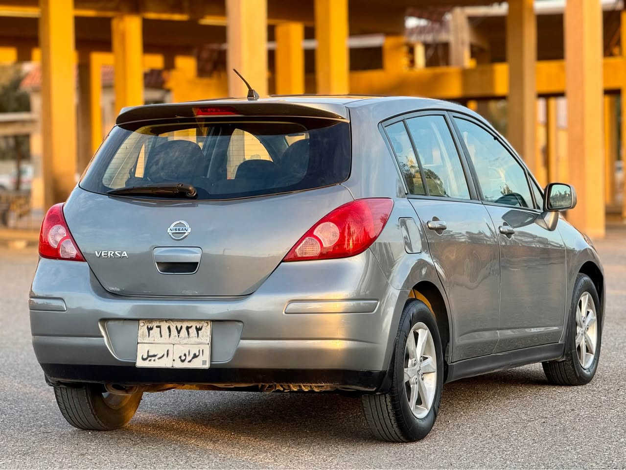 نیسان ڤێرسا 
2012
تۆماتیک
ڤۆلیۆم
چوارجام کارەبا
ئاوێنە کارەبا
کوشن جلد
تحدیل سورعە
سەنەوی بەسەرچوە
بۆیاغ بەس بۆنیت
بئ کالبونەوە 
نەرمە تەزرەکی هەیە 
ویلکەپ
گێرومەکینە بەشەرت
١٥٠هەزارکم رۆیشتوە
هەموو شتم نوسیوە 
سەیارەکی تەنک و جوان بئ مەسرەف
بئ قۆپ بئ سارد
سعری 89$مەجالێک
***********
واتساب *********** كويسينجاك, أربيل
