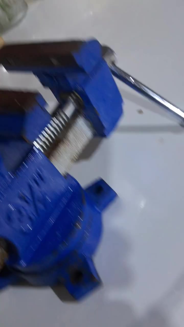 لوووك غير مستعمل منكنة حجم صغير السعر ٦٠الف يوجد توصيل ***********سيد عباس
