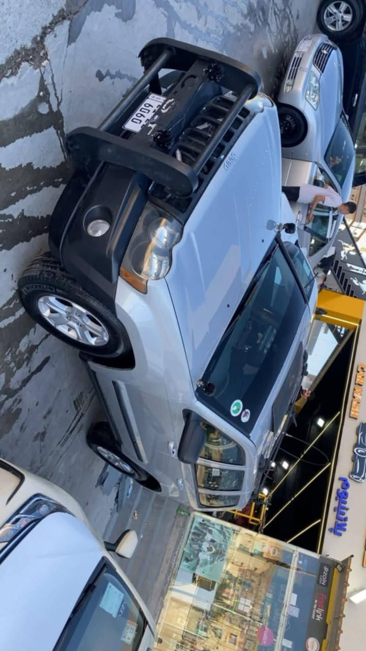 سلام عليكم خالي جيب لاريدو 2007 سياره 
  سياره مكينه 4700   سياره بدون ضربه والقطع المصبوغه  اثر جراد  مكينه كير حداديه كهربيات كله جاهز تبريد تتفه جاهز 
لمواصفات 
مثبت سرعه  مري متحرك 

دواخل جلد سياره فول عده الفتحه 

سعر 100 وبيه مجال مال بيع الي يحب يتفضل خاص
