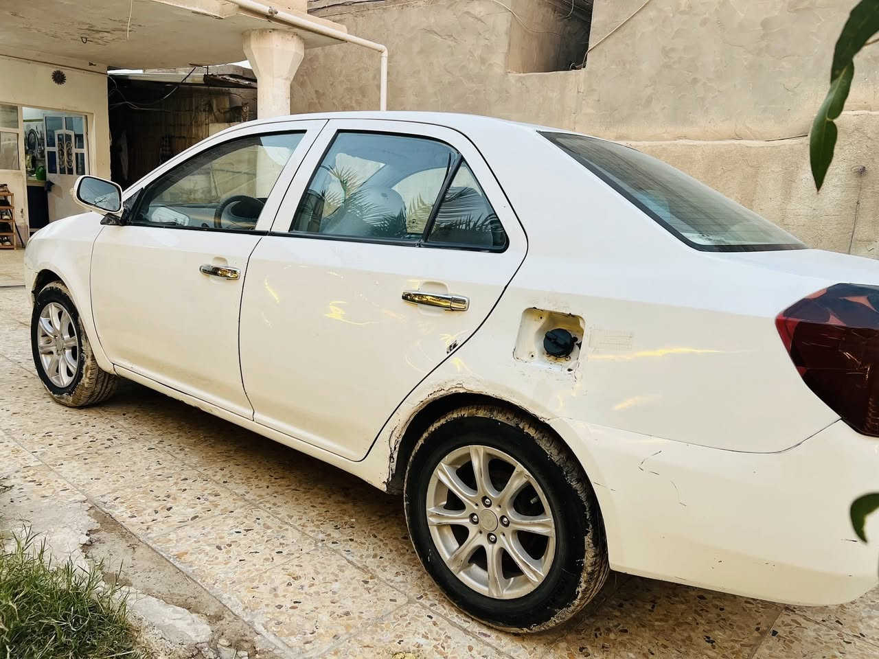 السلام عليكم 
جيلي MK موديل 13 رقم بغداد كير مكينة صدر مكفولات تخم تاير جديد تبريد ثلج كهربائيات فول خير من الله السيارة بيها فقط صبغ قليل بالدعاميه الامامية 
السعر 42 وبيها مجال ‭***********‬
