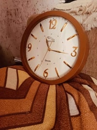 ساعة جدارية • جديدة • عيب بسيط