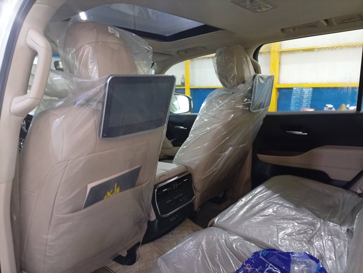 السلام عليكم لاندكروز موديل 2024 ساس كفالة عامة السعر690 و بيهة مجال مستعجل عل بيع رقم بغداد العنوان الدورة الرقم الستفسار ***********
