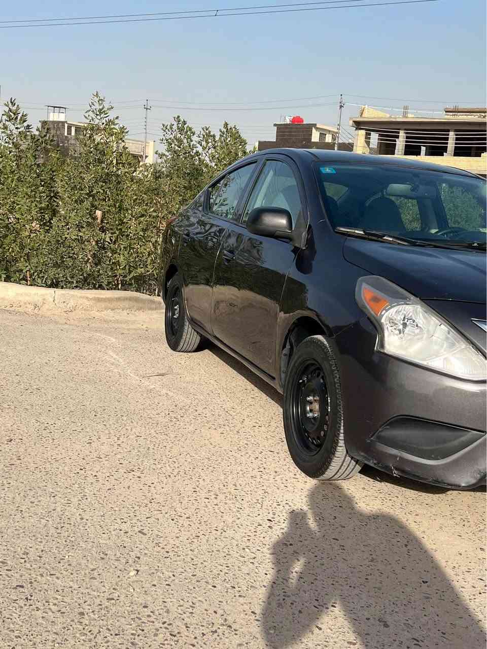 ‏﷽
سلام عليكم للبيع فقط نيسان فيرسا موديل 2015 
السياره نظيفه ماشيه 100 مايل تحكم جهتين وكاميرا بلمرايه والباقي المواصفات العاديه رقم بغداد مميز حادثه وجه قبق الصندوك والسوانار مرفق مع الصور السعر 88 $ وبيه مجال بسيط   ☎️   ***********                                                             ☎️   *********** بغداد, العراق
