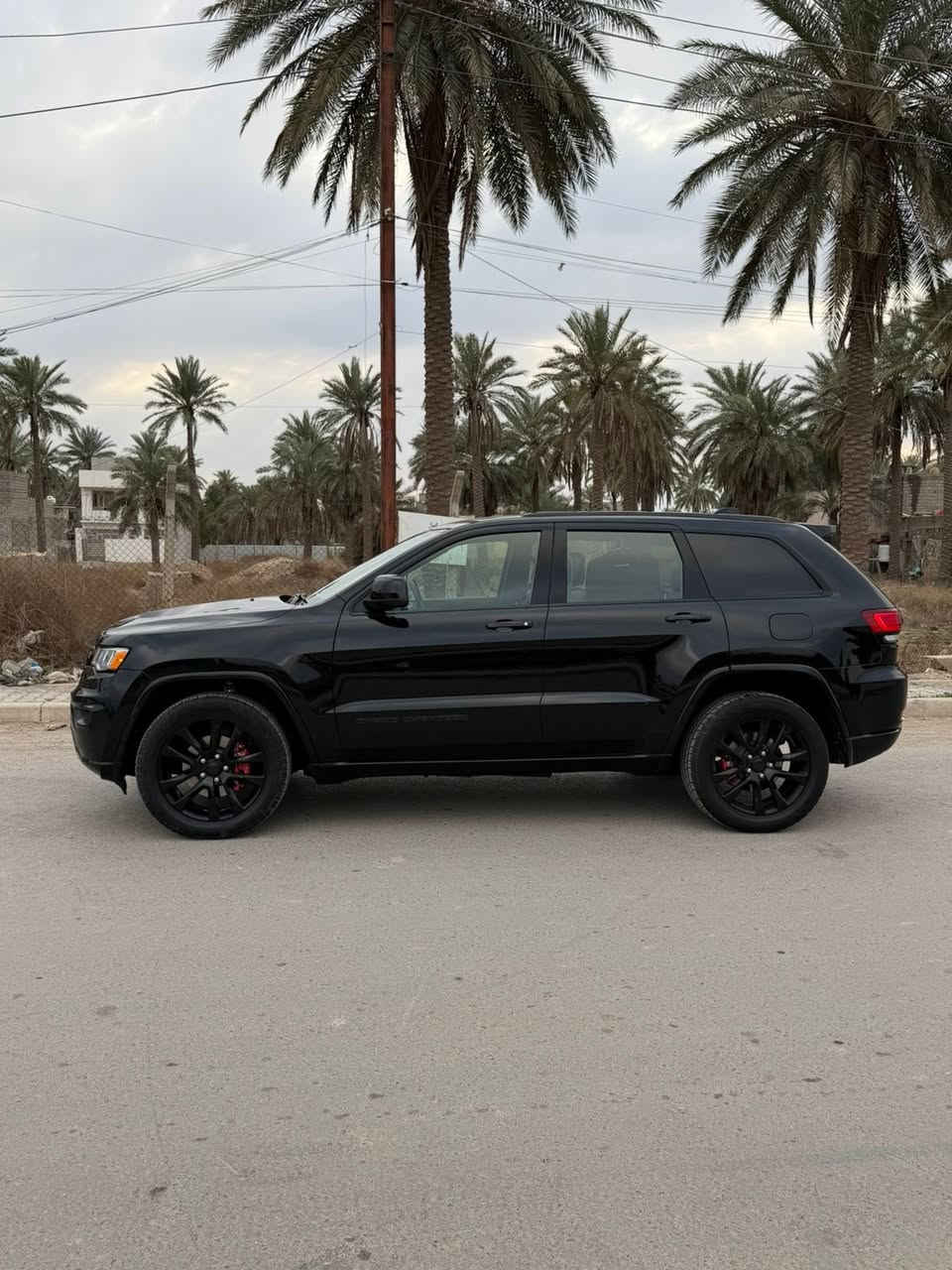 جيب لاريدو للبيع فقط 2020اصل
 ماشية 140 الف
 بأسمي رقم اربيل سنوية جديده رقم جديد
⭐️ السعر 200وبيهه مجال بصيط
السيارة جاهزة بدون اي نقص الكير والمكينة بلادية صدر جديد اي كلوب بل دشبول ممشتغل اي نقص مابيهه 
المواصفات :
⭕️جنطه كهرباء
⭕️راداد جانبي وخلفي وامامي
⭕️كشنات جلد وكنتاره 
⭕️ فور ويل و شاشة كار بلي 
⭕️ كروز سرعة و توقف ذاتي 
⭕️منضومه زنون بلادي
بعد بيهه هواي مواصفات مذاكرهن
بدون حادث بدون ارباك فقط سرقه فقط
3 قطع سرقه
العنوان : بغداد
☎️ ***********
