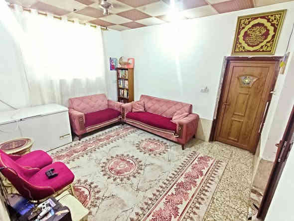 السلام عليكم بيت للبيع كربلاء قرب قنطرة السلام شارع المدرسي مساحة ١٥٠ ركن طابو سند ٢٥ تبليط كافه الخدمات مجاري كهرباء يبعد عن الامام عشر دقائق اقرب نقطة على باب طويريج يحتوي على ٤ غرف نوم ٣ فوك وحده جوا يحتوي على صالتين واستقبال ومطبخ وحديقه داخليه وحمامين جوا  وصاله فوك وحمامات يصلح حسينية وبيت سكن بناء حديث السعر ١٧٥مليون مجال بسيط جدا الاستفسار ‭٠٧٨٠ ٣٢٤ ٧٩٣٥‬
