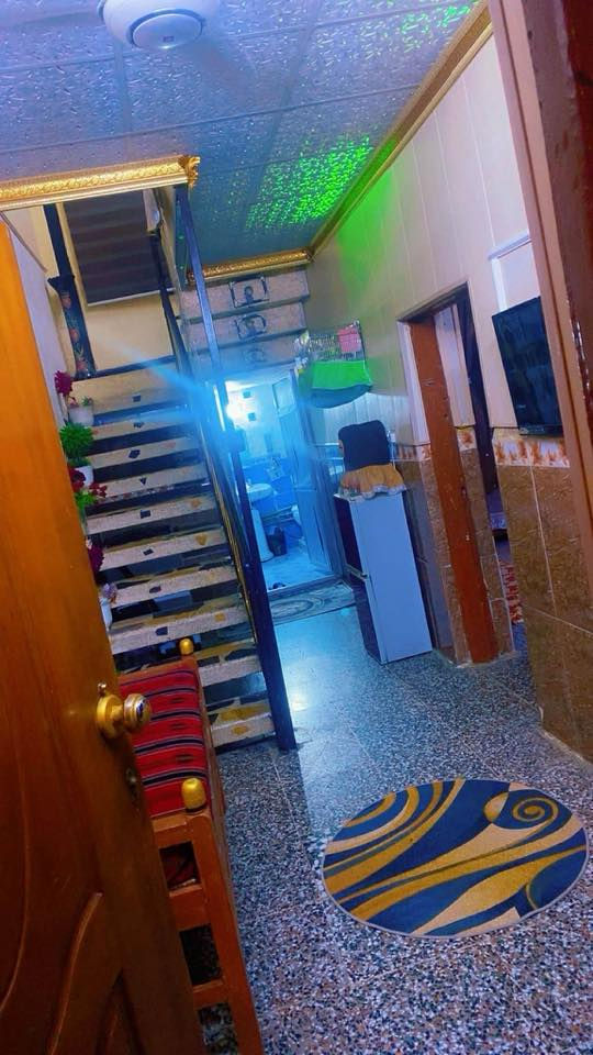 بيت للبيع مساحته ١٢٠ طابو صرف واجهة 6. نزال ٢٠ طابق ونص يحتوي على ثلاث غرف واستقبال واسعه ومطبخ وثلاث صحيات وسطحين مكاني دوره ابو دشير قريب على بيت جباره خلف الفرن ***********
