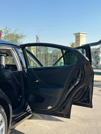 شبابنا. الطيبين ES300h 2021 لكزس لونها فيلي ميتاليك ممشى. 45الف كيلو و...