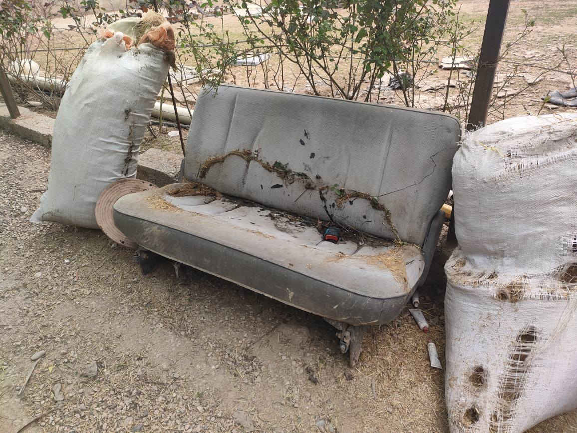 كوشنى ناوةراستى ميني پاس
زؤر خاوينة سعرى 75هةزار 
*********** شوين هةولير أربيل, العراق
