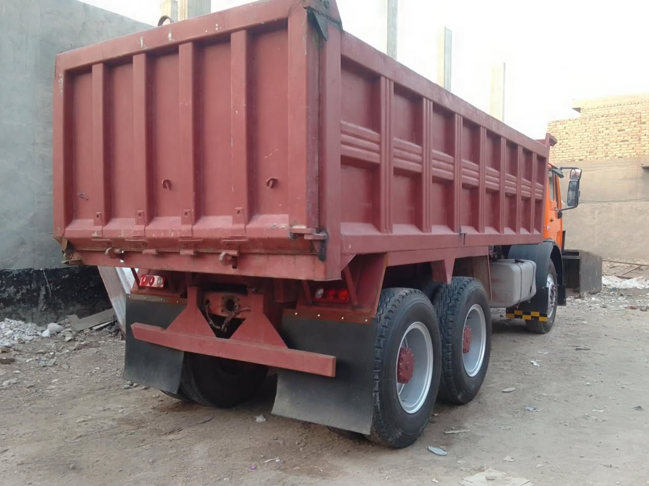 السلام عليكم للبيع البي موديل ٨٢ مكينه ١٠سلندر كير ١٦٠ مجموع جي اف ***********
