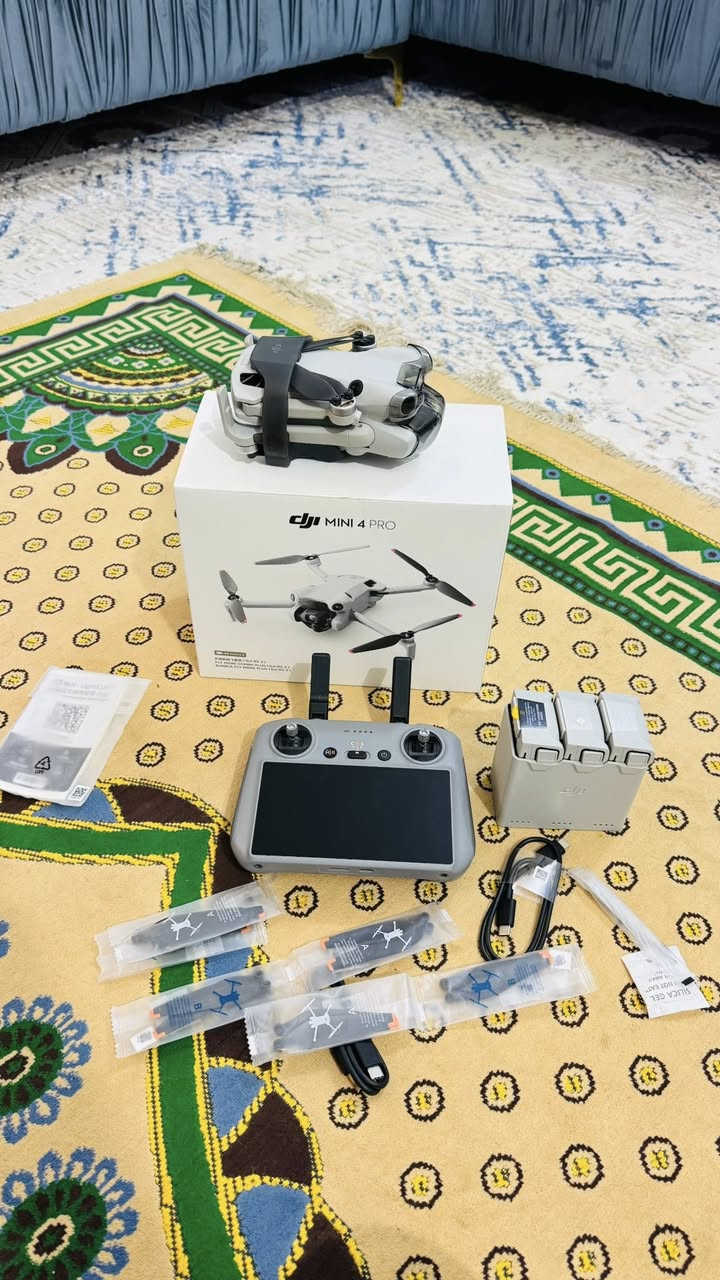درون مني 4 برو بلاس
 مدة طيران البطارية الواحدة 43 دقيقة 
درون نضيفة جدا  واستخدام شخصي 
ملحقات كاملة 
مكاني ديالى توصيل ماعندي تعال شوف وافحص واقتنع وبلعافية عليك 
للتواصل ***********
