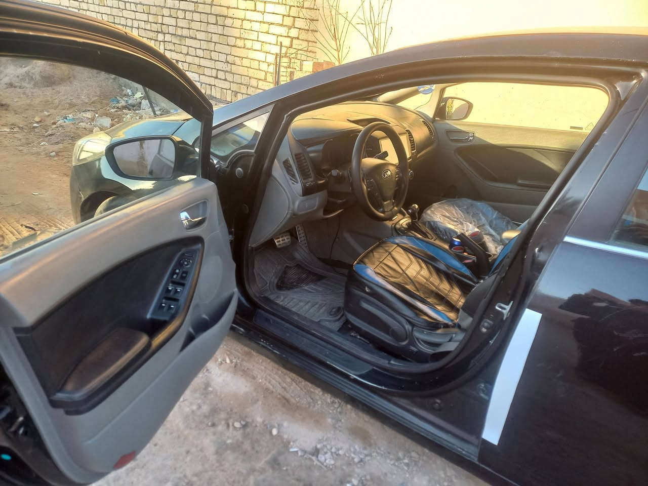 أللهم صل على محمد وآل محمد الطيبين الطاهرين 
سيراتو2013شكل 2014
خليجي فول مواصفات 
تبريد قطعتين
رقم أربيل 
تحكم ستيرن 
حدادية 70%
محرك بي تنقيص
مرشوشه حزام 
جاهزة من كلشي السيارة 
السعر 85 وبيها مجال بيع او مراوس حسب القناعه 
***********وتساب
