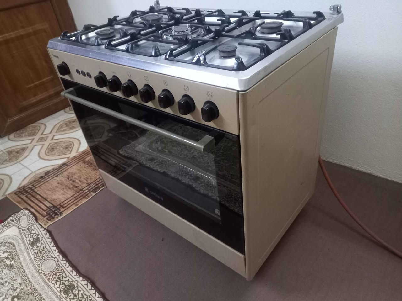 طباخ إيطالي للبيع شرط الشغل السعر ١٥٠ ألف العنوان موصل حي الصدام بعد السيطرة عالشارع العام *********** *********** يوجد توصيل داخل الموصل أجره عالمشتري موصل, نينوى
