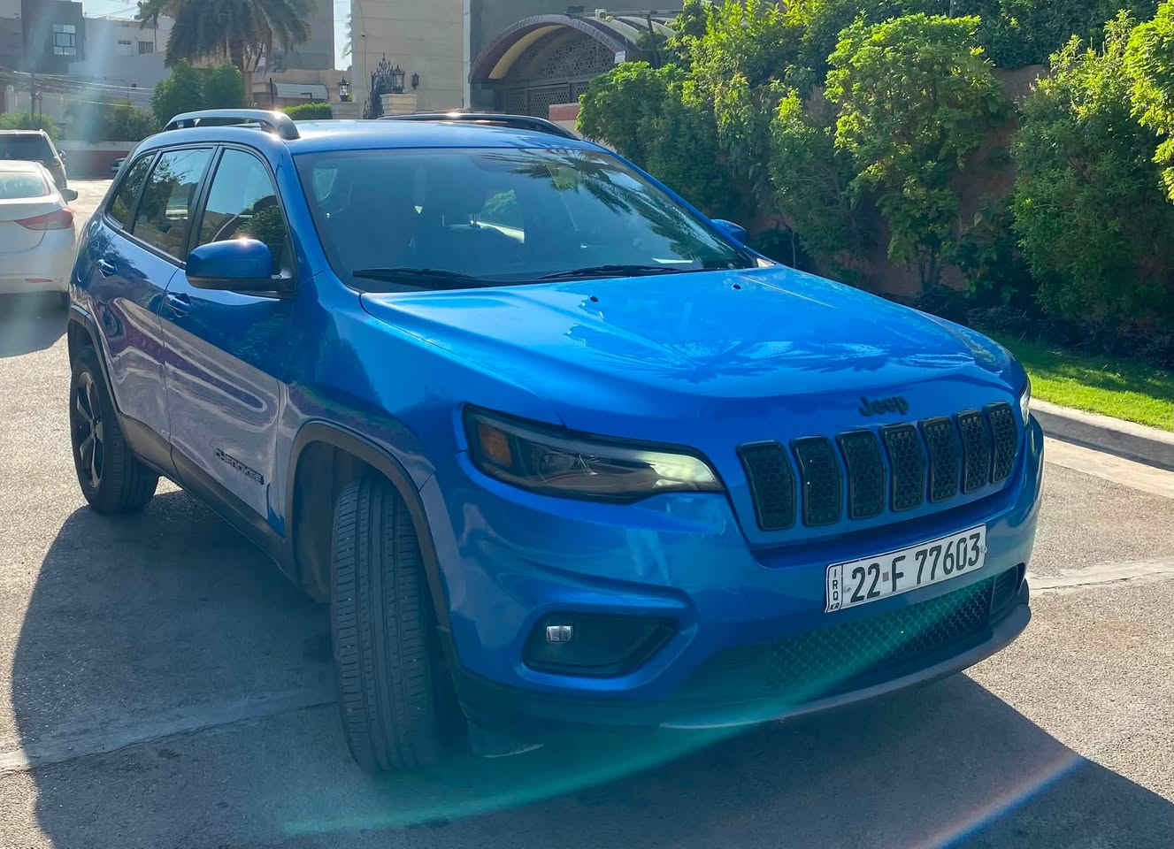 للبيع – 
2020 JEEP CHEROKEE BLACK TOP
جيب شيروكي بلاك توب 
حادث خفيف بدون ايرباك
🔹المواصفات:
 • الموديل: 2020
 • الفئة:  التتيود Altitude
 • المحرك: 2.4L 4 سلندر 
 • اللون: ازرق مميز
 • عدد الممشى : 38 ميل
اللوحة : رقم اربيل
كاميرا خلفية
بصمات ابواب  
دخول ذكي
كشنات جلد
تدفئة كشنات
تدفئة ستيرن
كرسي السايق تحكم كهربائي 
هاند بريك كهربائي بصمة
رادار خلفي وجانبي
تحكم ستيرن
انظمة قيادة 
تشغيل بصمة
تشغيل عن بعد
مثبت سرعة
النقطة العمياء
تخم تايرات جديدة
ادامة جديدة
الضرر : حادث امريكا شبه كلين  ايرباكات سليمة فقط الدعامية مكسورة وصور الحادث موجود للتوضيح 
وبيها حادث بالعراق 
حادث سطحي تبديل باب وجاملغ  درجة اولى
مكان السيارة  بغداد المنصور
***********
