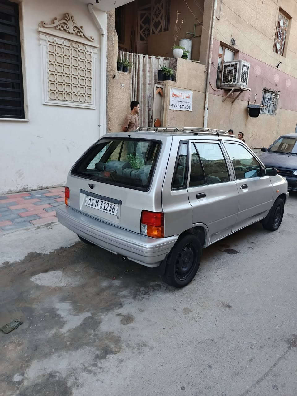سلام عليكم 
للبيع كيا برايد موديل 97 هاجباك سياره معمر سمكره وصبغ تخم تاير نضيف باتري جديد صدر مع مشط استيرن عادي مو باور جديد كهربايات مابيها نقص رقم بغداد إنكليزي 11 سنويا جديد نقص منظومة تبريد فقط كير عادي محرك كابريتر لا صرف لا خربطه خير من الله  مسجل سماعات استريو قابل المراوس حسب القناعه الطرفين السعر 35 بيها مجال الشراي المكان بغداد الشعله
الاتصال بي واتساب ***********
