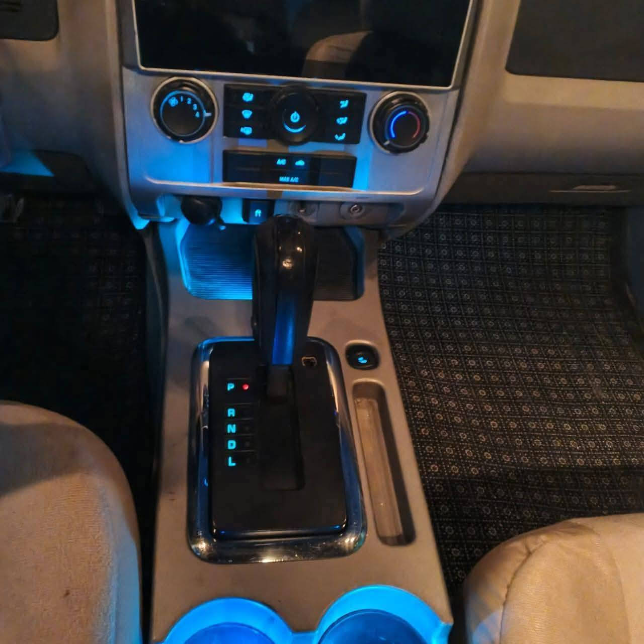 سيارة فورد سكيب موديل 9 للبيع رقم بغداد انكليزي باسمي
محرك كير مكفولات تبريد ثلج ...السعر 82وبيها مجال..مكان السيارة بغداد 
***********
