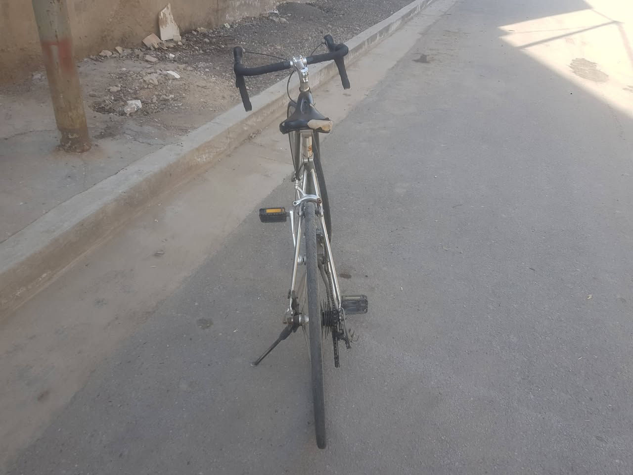 السلام عليكم بايسكل رود برطاني المنشأ الهيكل حديد الويالة المنيوم رايده ب ٢٥٠ الف للاستفسار ***********
