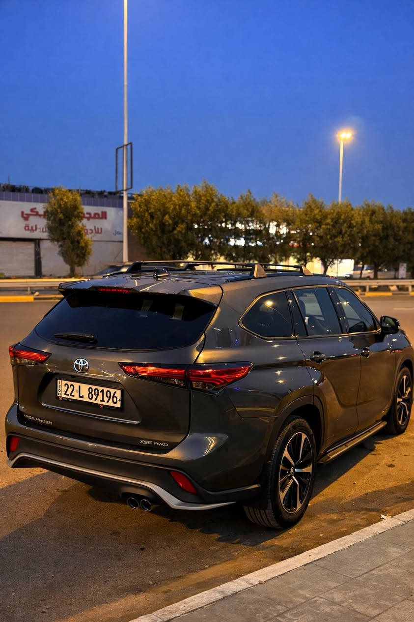 تويوتا هايلاندر XSE AWD موديل 2022 — فل مواصفات — بحالة وكالة

سيارة عائلية ورياضية بنفس الوقت تجمع بين الفخامة، القوة، والاعتمادية المعروفة من تويوتا.

🔧 المحرك والأداء  
▪️ محرك 3.5 لتر V6  
▪️ نظام دفع رباعي AWD  
▪️ أداء قوي وثبات عالي بكل الطرق  
▪️ قيادة ناعمة ومريحة جداً  

✨ المواصفات الخارجية  
▪️ فئة XSE الرياضية  
▪️ لون مميز وجذاب  
▪️ رنكات رياضية أصلية  
▪️ ليتات أمامية وخلفية LED  
▪️ سلايد روف
▪️ دعاسات جانبية  
▪️ جناح خلفي سبورت  
▪️ حساسات أمامية وخلفية  
▪️ كاميرا خلفية  

✨ المواصفات الداخلية  
▪️ مقاعد جلد رياضية مريحة  
▪️ مقاعد صف ثاني منفصلة (Captain Seats)  
▪️ تبريد وتدفئة مقاعد  
▪️ شاشة وسطية كبيرة متعددة الاستخدام  
▪️ نظام صوتي ممتاز  
▪️ تشغيل بصمة  
▪️ شاشة معلومات متعددة في العدادات  
▪️ إضاءة داخلية محيطية  
▪️ تحكم بالمناخ ثلاثي المناطق  

🛡 أنظمة القيادة والسلامة  
▪️ نظام اختيار أنماط القيادة (Sport / Eco / Normal)  
▪️ أوضاع الطرق الوعرة (Mud & Sand / Rock & Dirt / Snow)  
▪️ نظام مانع انزلاق  
▪️ نظام ثبات إلكتروني  
▪️ فرامل إلكترونية مع Auto Hold  
▪️ مثبت سرعة  
▪️ وسائد هوائية متعددة  

🇺🇸 السيارة وارد أمريكي (كلين) — فقط دعامية أمامية  
السعر :33,000$ قابل  للتفاوض
للاستفسار : ***********
