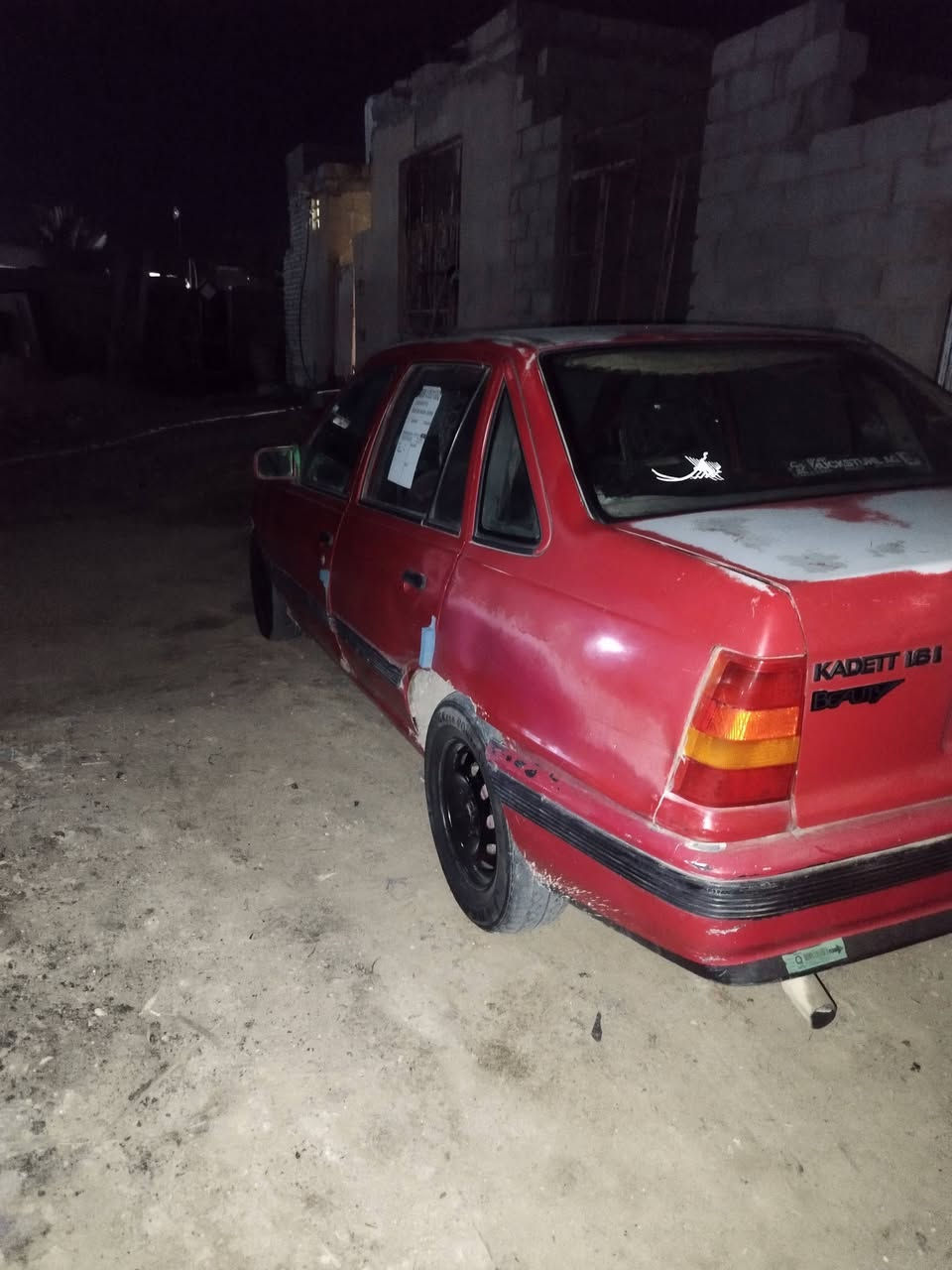 السلام عليكم اوبل كاديت  مكفو لةمن حادث وصبغ وتماتيك بيع اومراوس السعر 22    ***********
