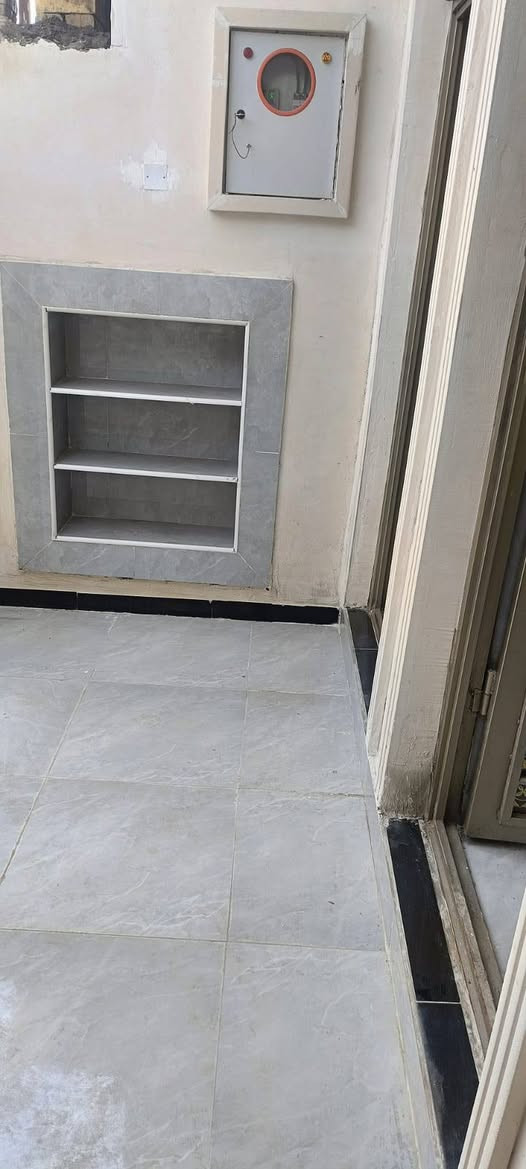 دار للبيع حي الغدير قرب الفلكه المساحة 100متر طابق واحد
***********
