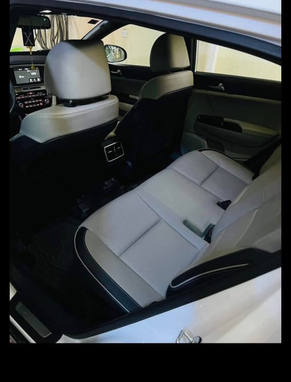‏Kia Sportage SXL 2000 Turbo 2021   سبورتج 2021 وارد امريكي لون ابيض رقم بغداد حرة باسمي  السيارة اني مستوردها ع ايدي حادثها تبديل جاملغ وبنيد ايرباك ستيرن فقط ماشية تقريبا 83 الف ميل السيارة فووووول مواصفات 1/1 فئة SXL    مواصفاتها  محرك 2000 تيربو دبل كزوز   / سقف بانوراما قطعتين / بصمه ابواب و تشغيل و صندوق / ستيرن حرف دي تحكم ستيرن كامل / تبريد امامي خلفي / شحن لاسلكي / كشنات جلد لونين كريمي واسود + الاماميات كهرباء تدفئة وتبريد / تدفئة استيرن / انارة داخلية لد / رادار امامي + جانبي مرآة + خلفي  / لايتات زينون عالي ناصي + بك لايت لد / سيتم سماعات 10 سماعة هارمن كاردن صوت مرعب  / سايد بريك كهربائي (بصمه) / اوتو هولد / شفتات ستيرن / شاشة كبيرة بلادية / اشاير مرايات جانبية + شفط  /ويل 19 بلادي كروم / رادار خروج عن المسار  ...  وبعد هواي بيها مواصفات    رايدها 167$وبيه مجال للشراي غير متواجد ع الفيس للاستفسار الاتصال ***********
