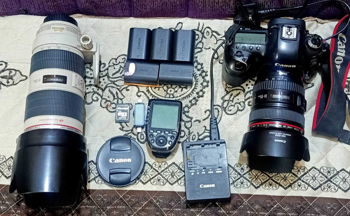 السلام عليكم 👋
 للبيع   🔴 ( بدي كانون  5D mark 4 ) نضيفه جداً 
ملحقات كامله/ 

🔴  عدسه 24_105 mm 
🔴  عدسه ثانيه رياضي  70_200  فتحه 2_8  الاصدار الثاني ستابلايزر
🔴  بطاريات عدد 5 
🔴  رام 16 GB 
🔴  توصيلة نقل الصور للتلفون
🔴  فلاش خارجي
🔴  شاحنه 
🔴  جنطه + حزام 
للاستفسار التواصل ع الخاص او الاتصال ع الرقم  ***********          بابل
