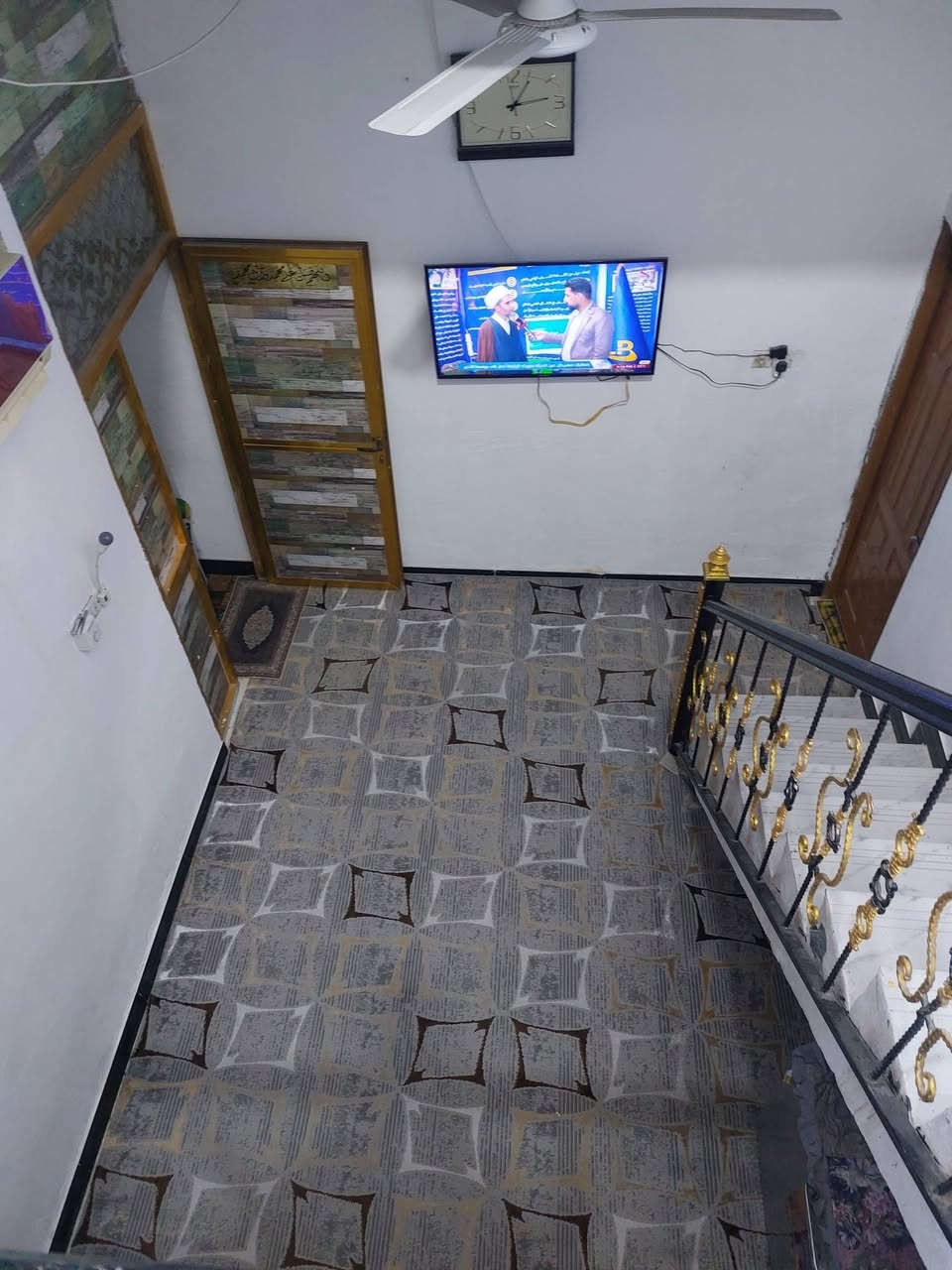 بيت  طابو زراعي مساحة 100/ متر العرض 5/. والنزال 10/  السقف كونكريت السقف جديد صار 4/ سنوات البيت يحتوي ع حمام خارجي وداخلي + مطبخ +   استقبال  + غرفتين نوم + وحده جوه وحده فوق +  استفسار رقم الهاتف  وبي واتساب *********** المنطقه حدان ابو الخصيب منطقة البز
