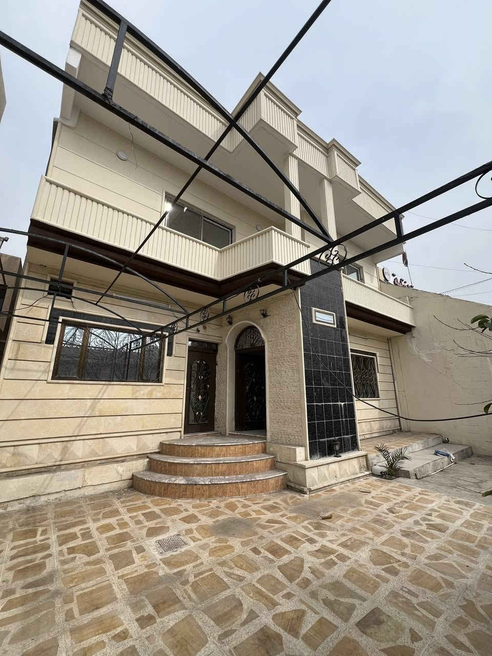 🔥🔥للايجار 🔥🔥

موقع سكني وتجاري 🏠

حي البلديات الشارع المأدي لجامعين الصائغ والسليمان ✅

مساحة ٢٠٠ م طابقين  🌍

ط الاول غرفتين نوم وهول واستقبال ومطبخ وصحيات ومخزن 

ط الثاني  بناء حديث زيرو 🌹

٤ غرف نوم 😴 ومطبخ وهول وصحيات  

للاتصال ☎️

*********** 📞

*********** 📞

🔥🔥مكتب ياسر الحمداني لتجارة العقارات 🔥🔥

🫵🏻🫵🏻تابع الصفحة ليصلك كل جديد 👍👍🫶
