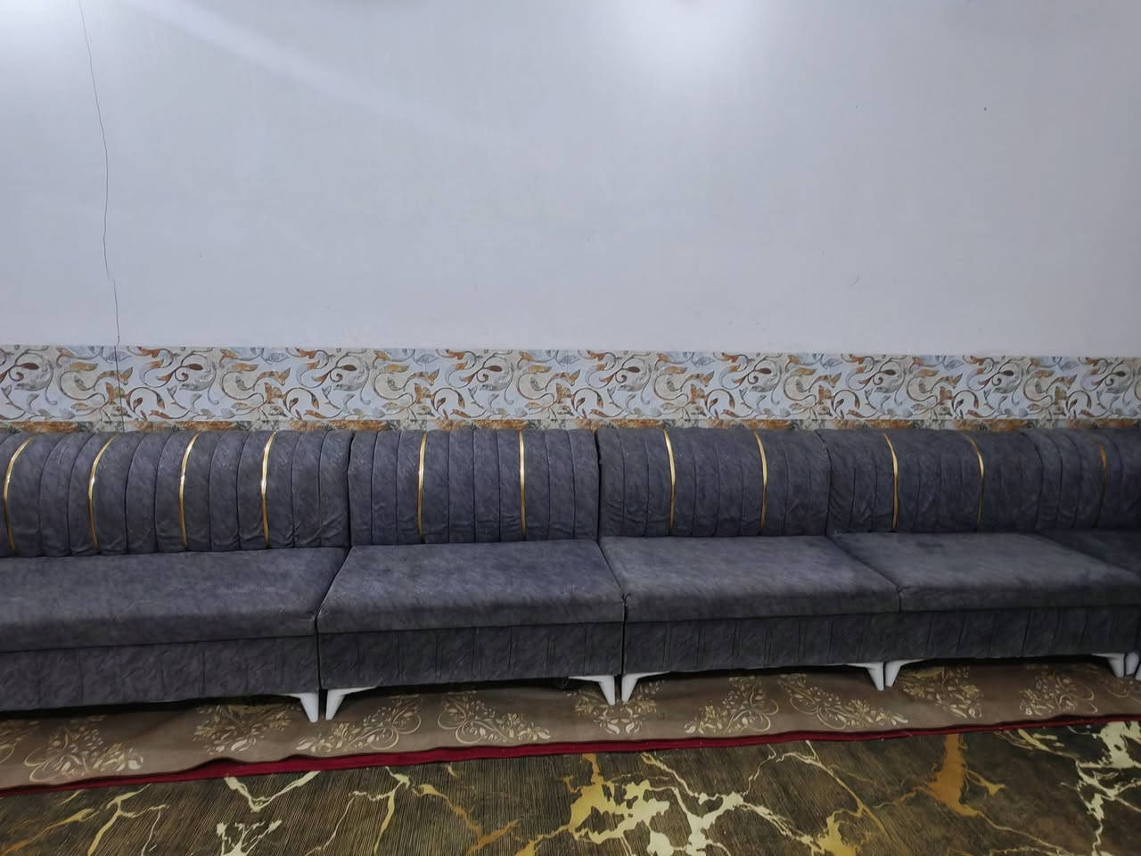 ديوان 14 مقعد تسكام خشب درجه اولى ثكيل مو خفيف حيل نضيف مابي اي ضرر السعر 325 العنوان كربلاء بدايه الأمن الداخلي *********** يوجد توصيل داخل كربلاء
