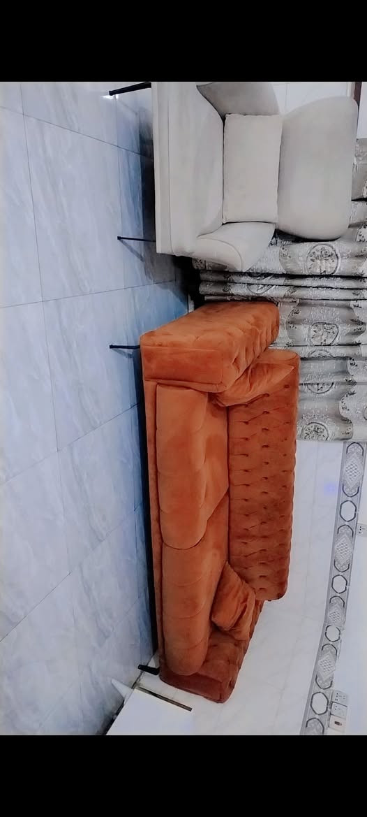مرحبا تخم قنفات ثنين وكراسي ثنين نضيف بي بس هاي حرك شي قليل بسيط يصير سرير تركي رايده ب250وبي مجال الرقم ***********
