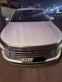 عندي ديستروير موديل2025 لون ابيض مرقم بغداد بأسمي ماشية 13000 كم مكفول...