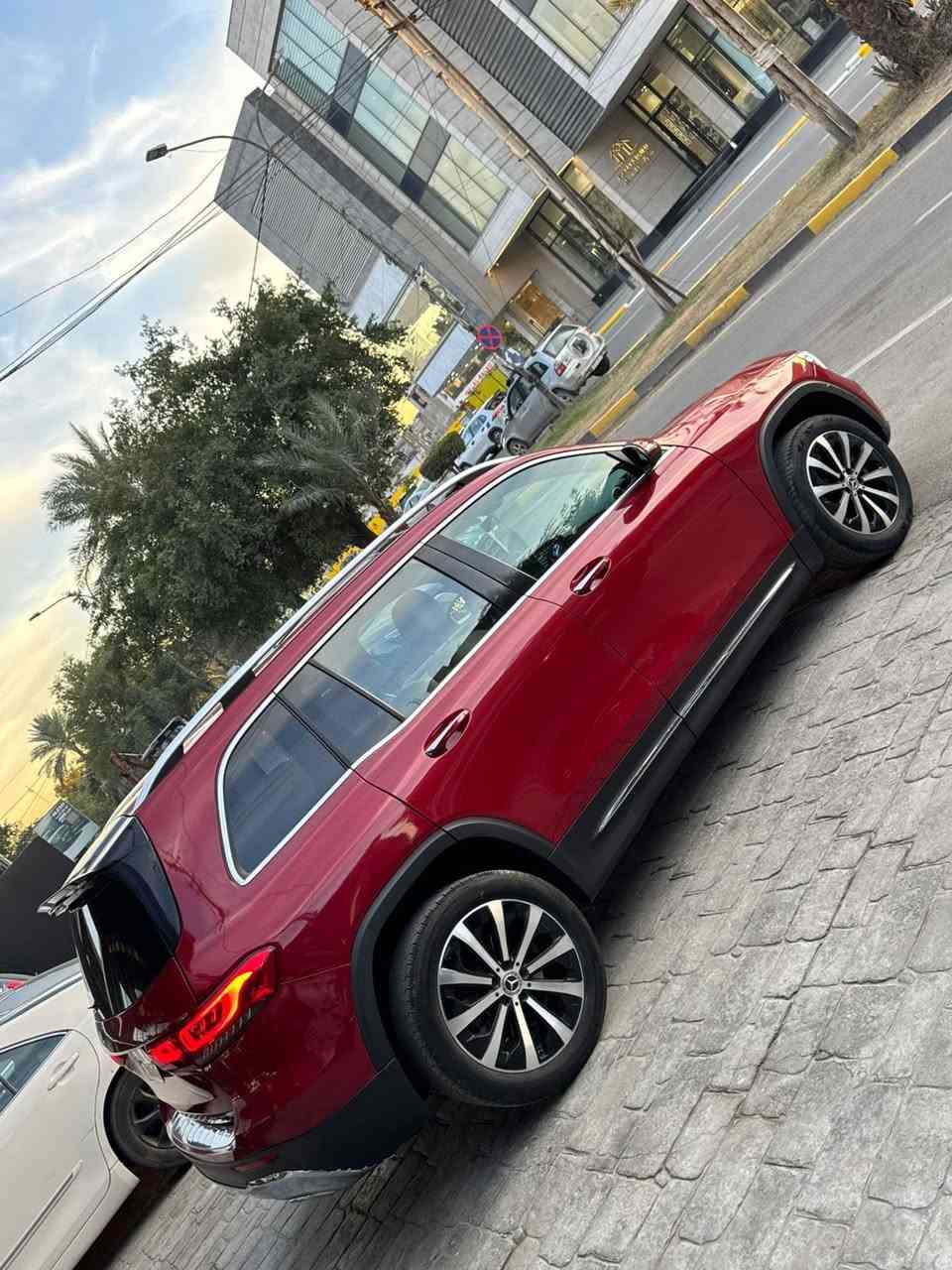 مرسيدس مديل 2021 جي الـ بي بيها اربع قطع صبغ جاهزه مكانها بغداد ماشيه 5 الف تحويل مباشر فول مواصفات السعر 240 وبيه مجال للاستفسار *********** للبيع او المراوس
