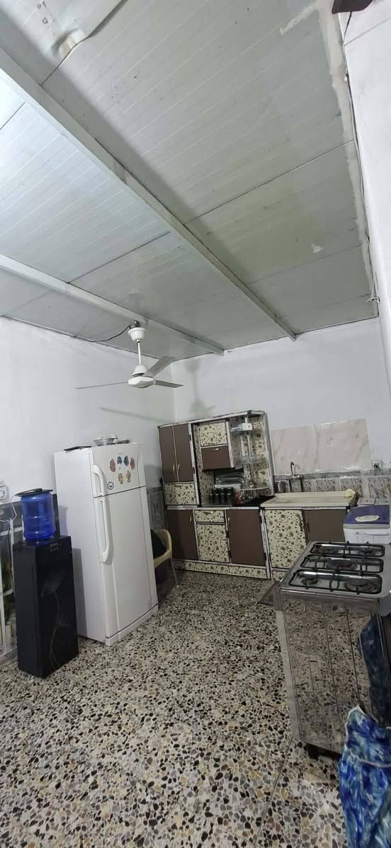 سلام عليكم بيت تجاوز قرب الشارع العام خلف مدرسة جعفر الطيار البيت مدخلين مساحة 100 متر واجهة 5 
الستفسار ***********
