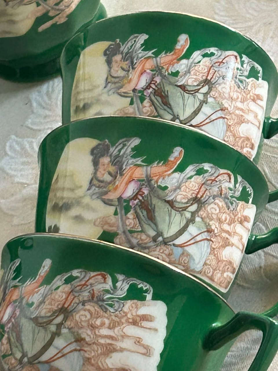 طقم شاي وجاتوه شنواه شكل ولون مميز 
٦ فنجان شاي بالطبق 
٦ طبق جاتوه 
براد وسكريه ولبانه 
سعر ممتاز


**إذا كنت صاحب هذا الإعلان وتريد حذفه لأي سبب، رجاءا أرسل رسالة إلى الدعم الفني**