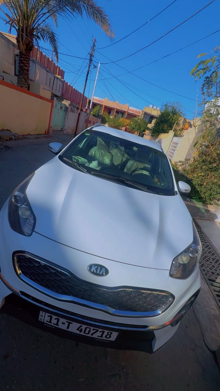 السلام عليكم للبيع
سبورتج موديل 2020 خليجي 
 رقم بغداد الانكليزي الجديد مشروع وطني باسمي السيارة تنتهي ل2030تحويل مباشر محرك 2000
سيارة نظيفة ماشية 79ميل مال بيت
تشغيل بصمه ابواب داخل جلد ومخمل كشنات كهرباء اشارات بالمرايا حساسات امامي وخلفي لد نهاري
تحكمات ستيرن تبريد قطعتين امامي وخلفي شاشه تاب  
سيارة فول ماعدا البنوراما والجنطةمو كهرباء 
كاميرا خلفي 3 أنظمة قيادة نورمل/ايكو/سبورت 
السياره جاهزه من كل النواحي
سعر 190$  ورقه 
الاتصال الرقم ***********
مكان بغداد الاعظميه
