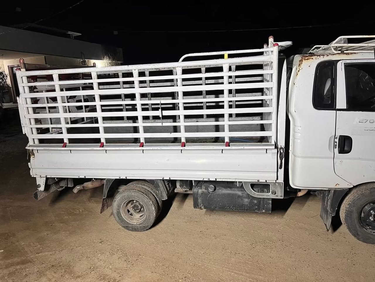 السلام عليكم
محجر نثيا ارتفاع 90بوري حجم ثقيل شغل ديالى حجي جواد 

السعر400واصل لبيتك

***********
