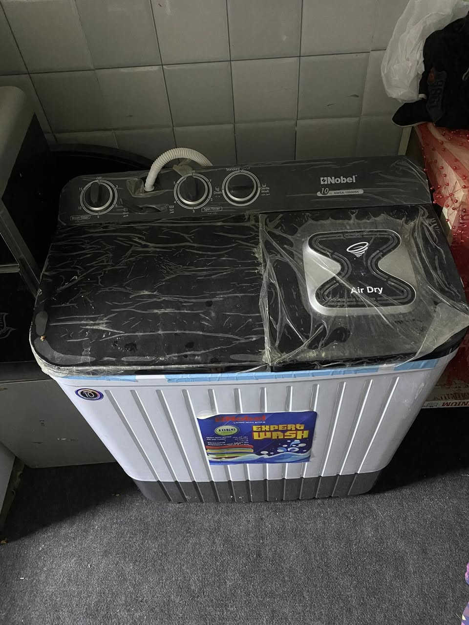 غساله حجم وسط للبيع جديده بعدهي السعر200وبيها مجال بصيط مكاني كوفه حي ميسان ***********
