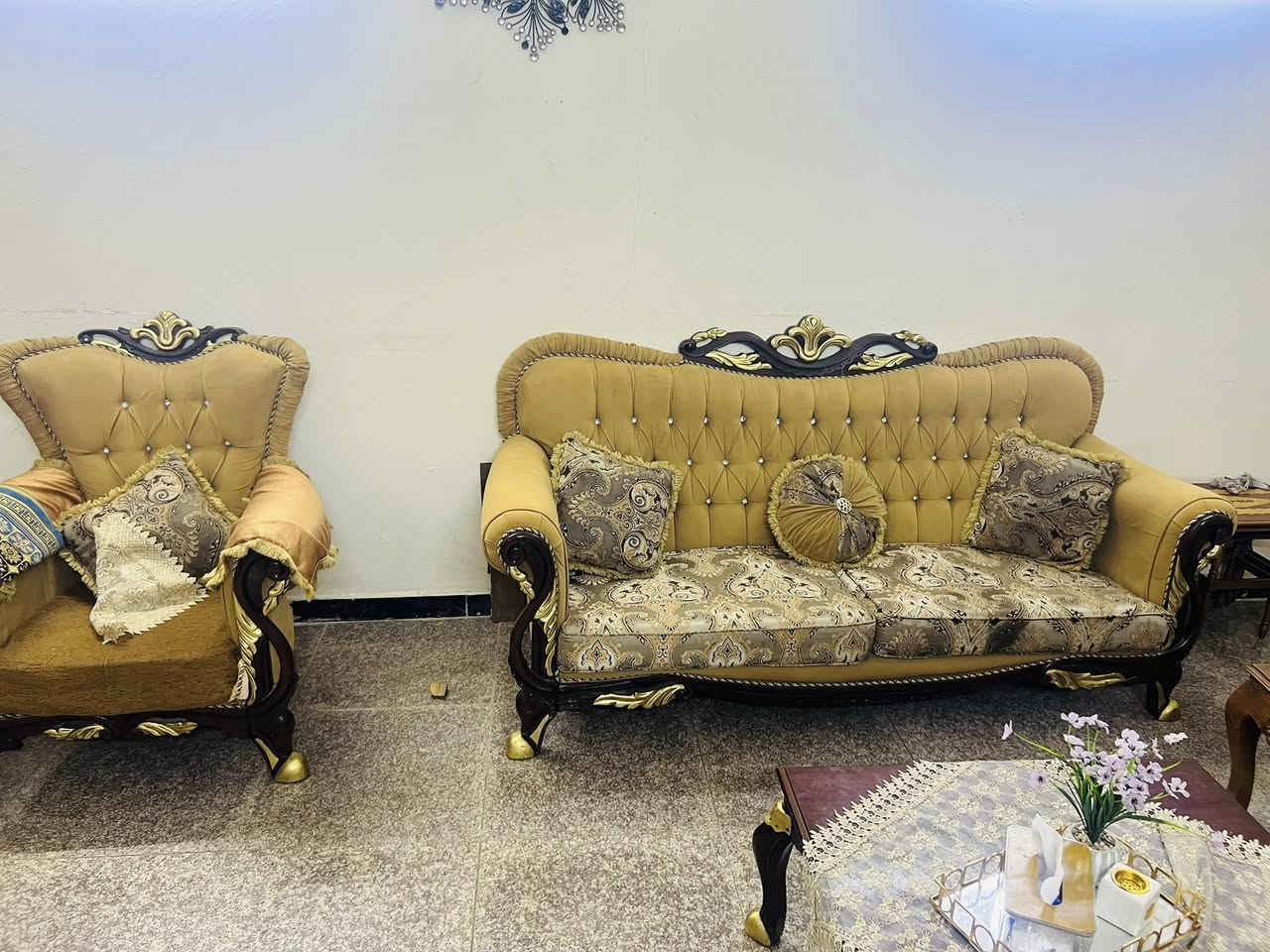 سلام عليكم أغراض مستعملة واكو جديدة للبيع 
تخم هوة وطبلة سعر ٤٠٠
كنتور ١٥٠ 
الجزامة ٥٥
جرباية ٢٥
تلفزيون قياس ٥٥ وميز ويا ٢٥٠
حجلة طفل كبير جديدة غير مستخدمة جبيرة ٥٥ 
سيت فرفوري طوس جديدة للجيس ١٥
شواية كليجة جديدة ب١٥
لوحة ب١٠
بغداد الغزالية رقم ***********
