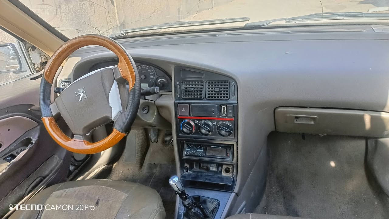 سلام عليكم للبيع بيجو 405 موديل 14 رقم  مشروع وطني كفاله ضربه وصبغ بيهه جراد موضح كدامك كير ومكينه كهربائيات نعمه الشراي هذه رقمي ***********
